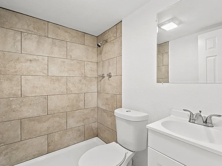 4524 Collins Ave — Photo 8