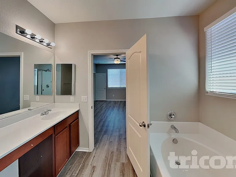 1020 Fishing St — Photo 8