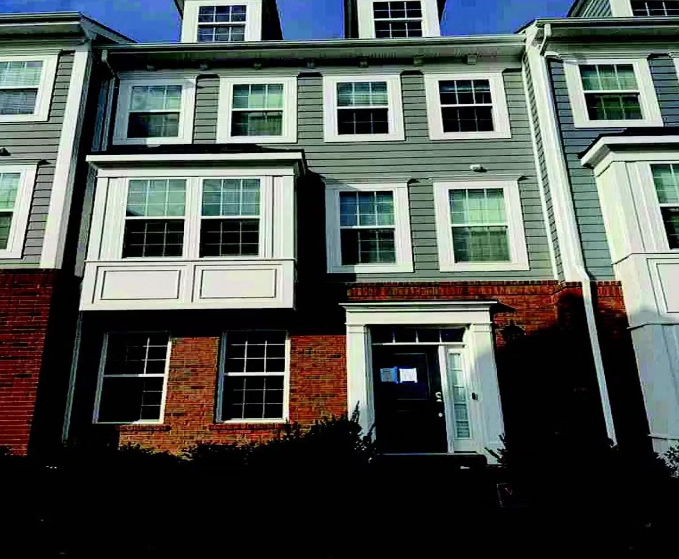3 bed, 3.5 bath, 2341 sqft, $3,175 — Photo 1