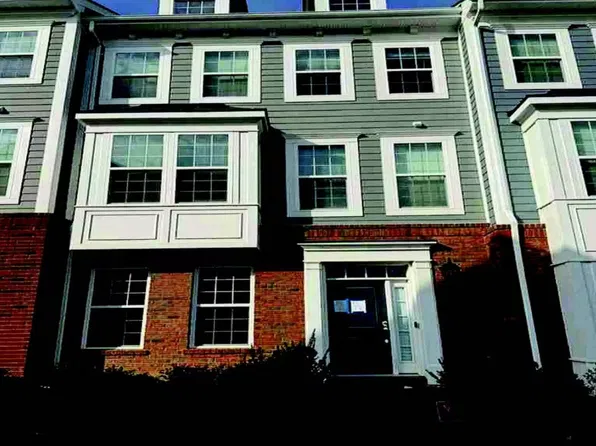 51 Jockey Dr, La Plata, MD 20646