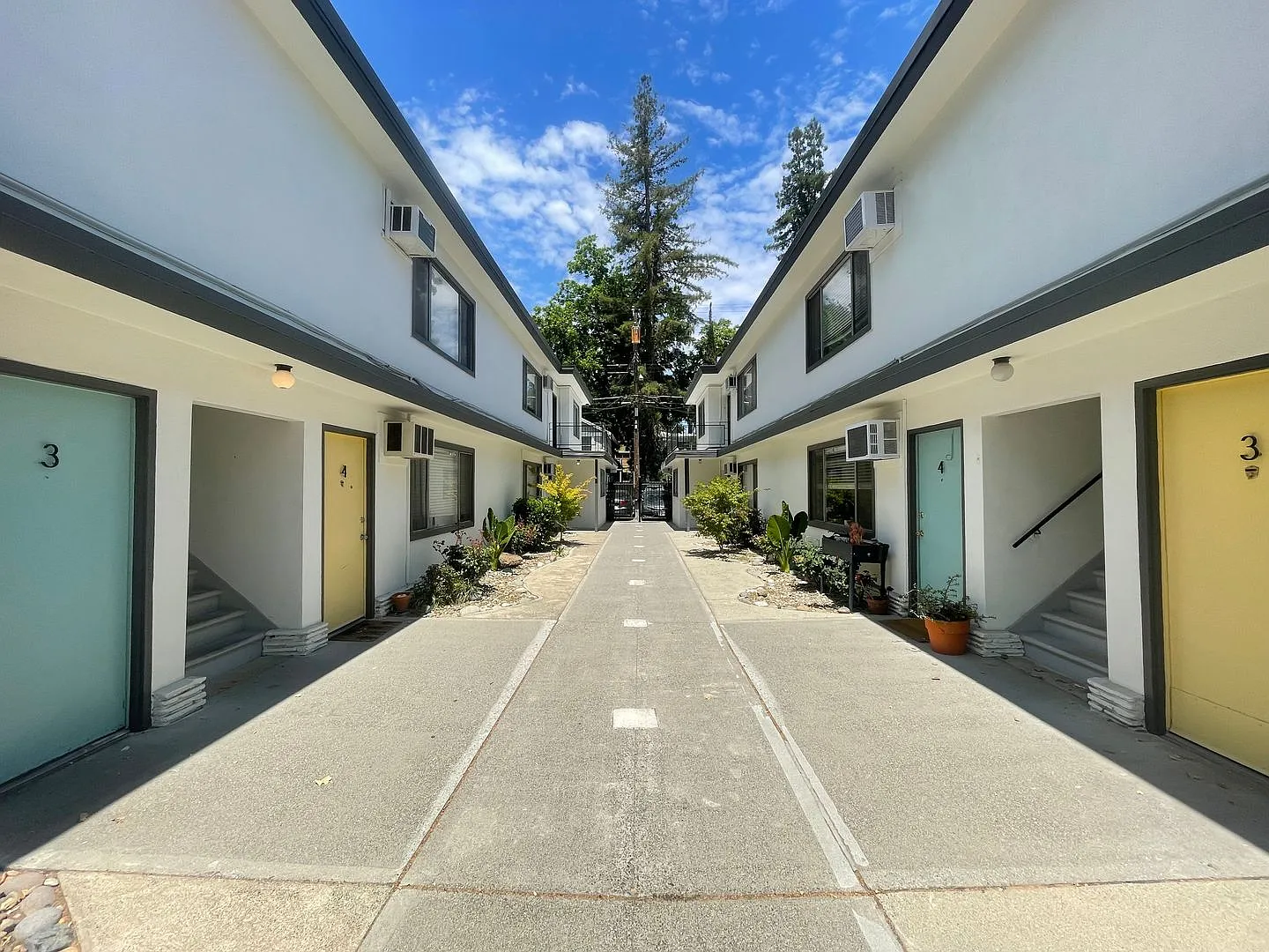 2307 I Street — Photo 2