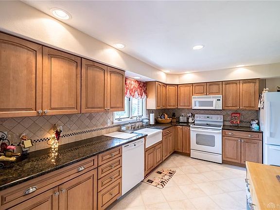 2nd image of 775 Willowdale Ave