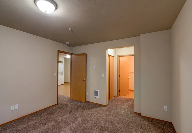 Macintosh Court Apartments — Photo 14