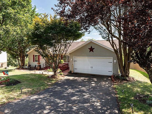5th image of 521 Marian Pl