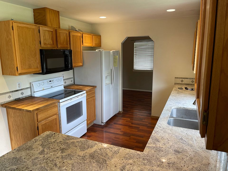 1st image of 1615 196th Street Ct E