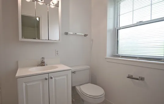 2 bed, 984 sqft, $3,350 — Photo 3