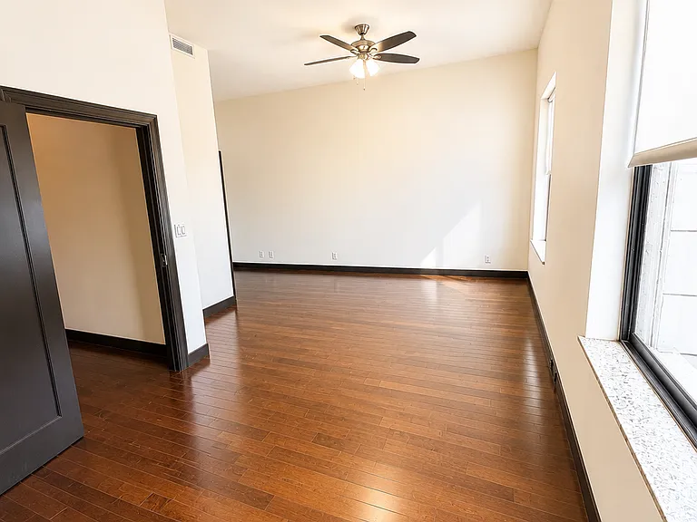 115 W 5th St #1405 — Photo 20