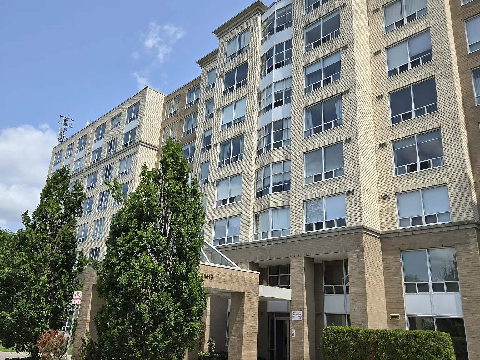 2 bed, 1300 sqft, $2,150 — Photo 1