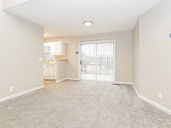 5th image of 417 Yvonne Ct