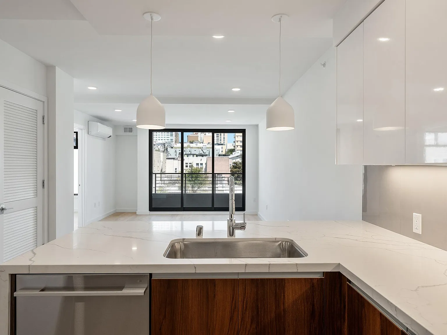 2 bed, 856 sqft, $6,850 — Photo 3