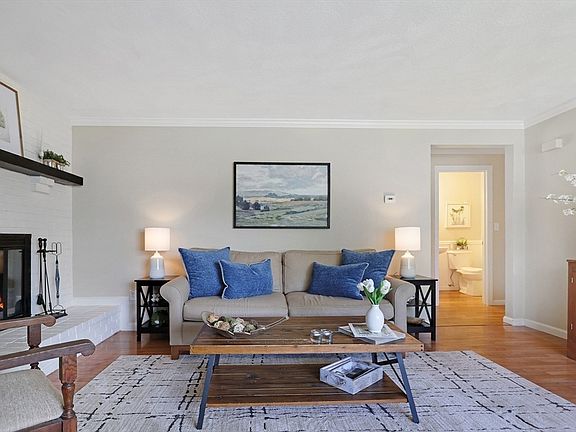 4th image of 54 Brewster St #2