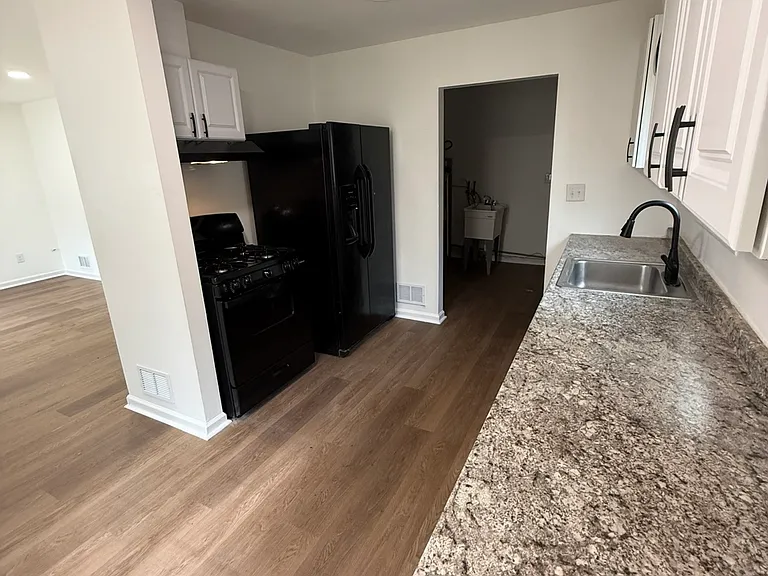 6383 Princess St — Photo 3