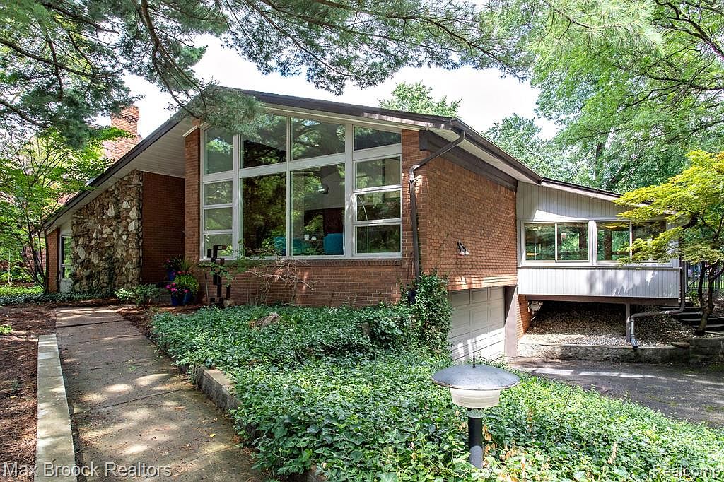 8074 Huntington Rd, Huntington Woods, MI 48070 Zillow