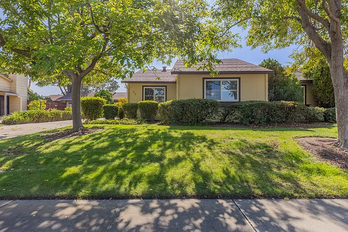 4656 Golf Dr photo 1