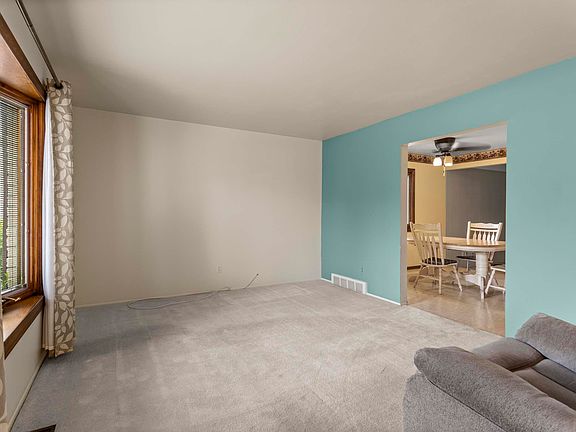 4th image of 27119 Weddel Ave