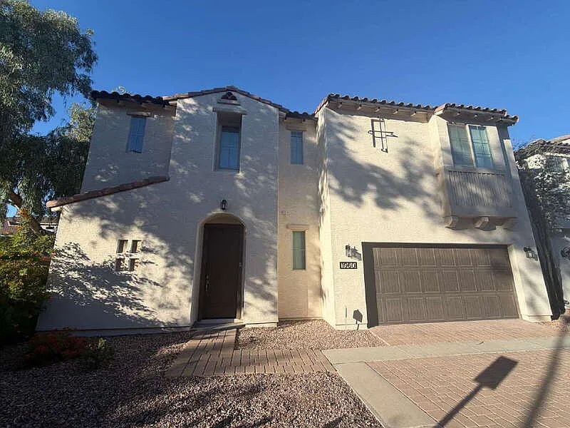 3 bed, 2.5 bath, 1668 sqft, $2,500 — Photo 2