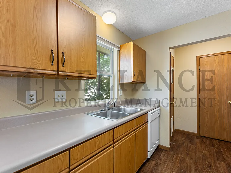 1134 Richmond St — Photo 7