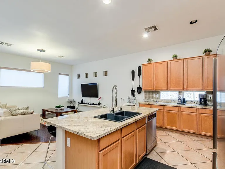 2037 W Periwinkle Way — Photo 12