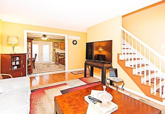 3rd image of 10973 Lavinia Dr