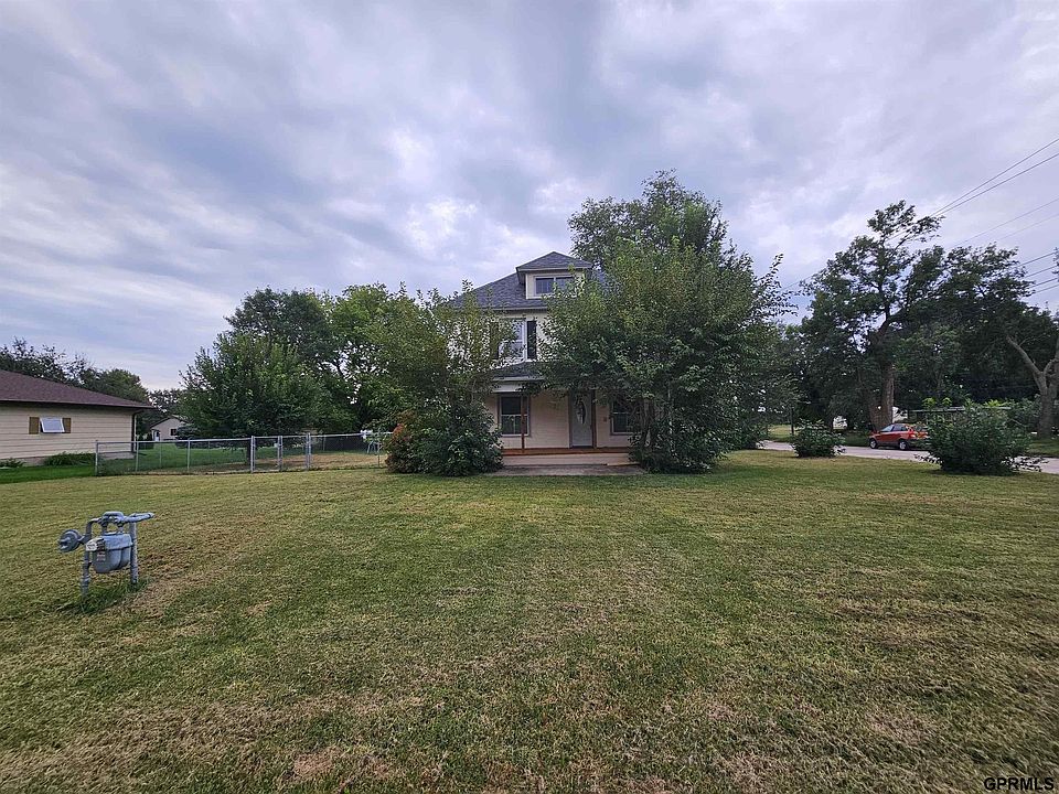 1st image of 712 W Maple St