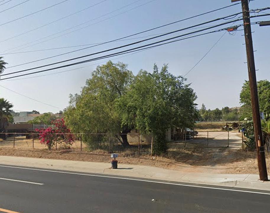 2nd image of 10725 Arlington Ave