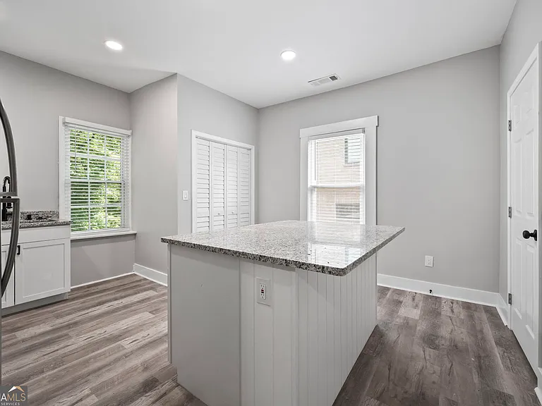1126 Briarcliff Pl NE #1 — Photo 4