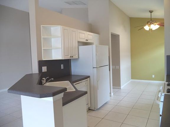 4th image of 323 NW Shoreview Dr