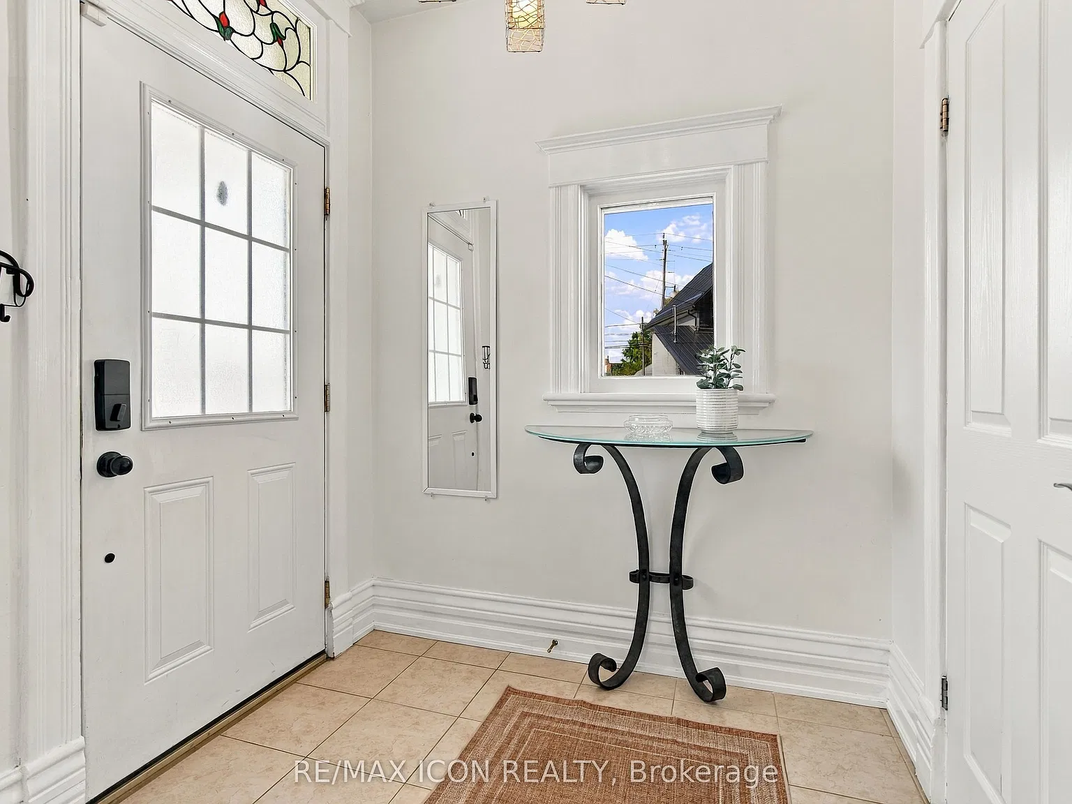 3 bed, $2,450 — Photo 4