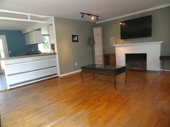 4th image of 1914 Madrona Dr SE