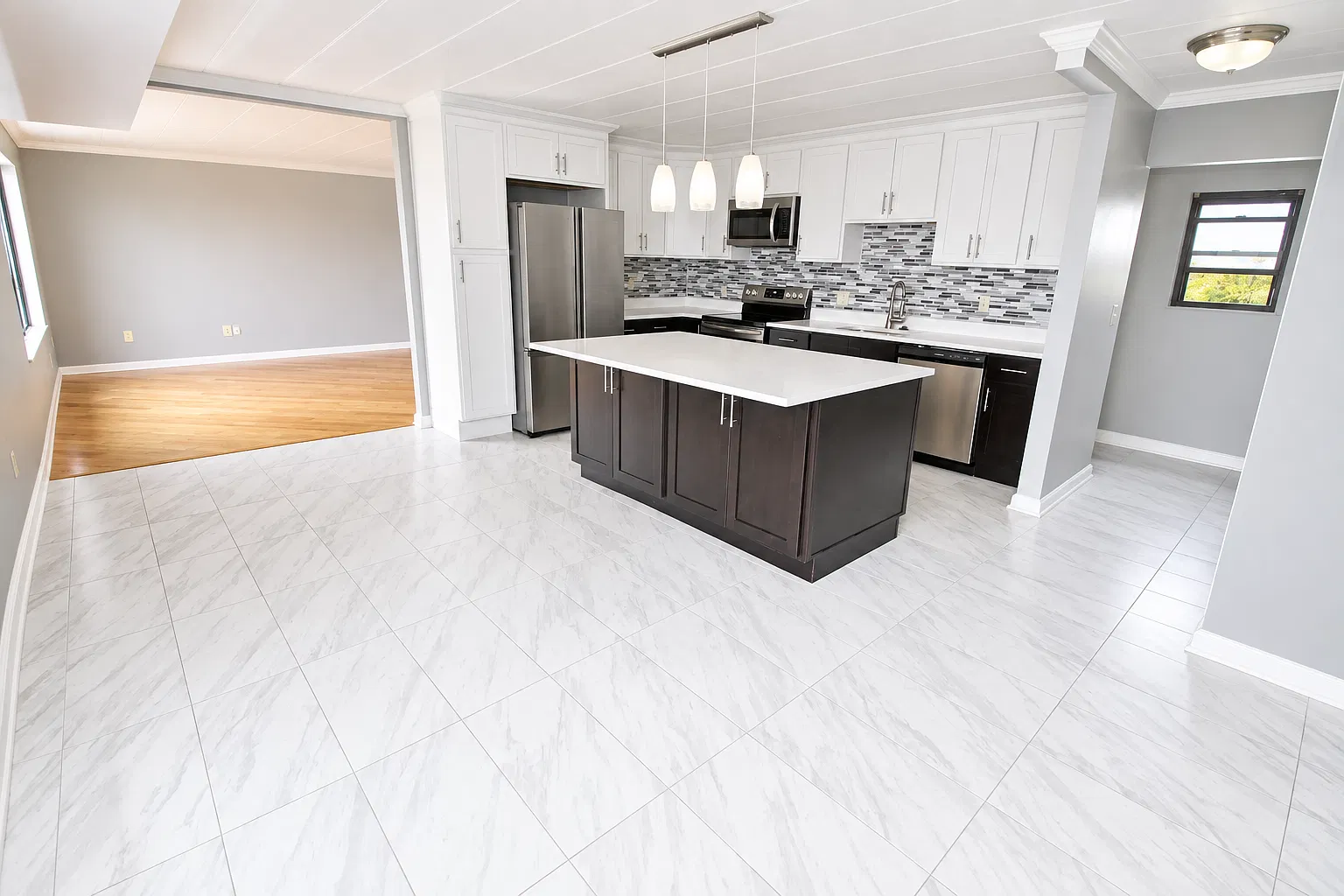 Waldorf Park Apartments — Photo 1