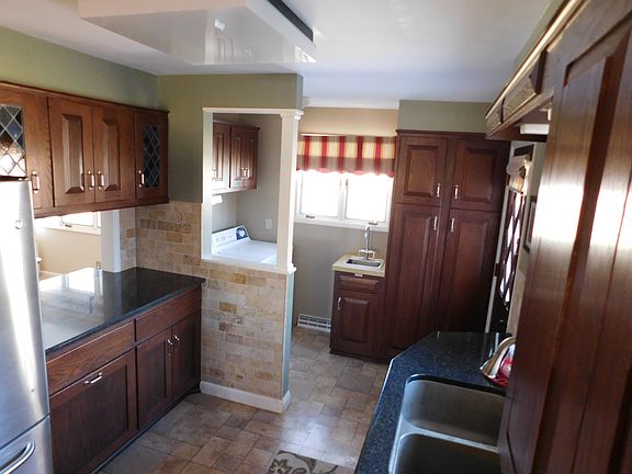 4th image of 1524 Westwood Ter