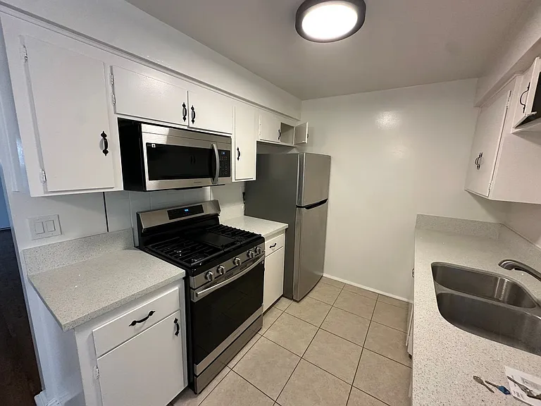 700 E Holly Ave — Photo 8