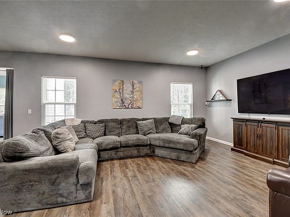 5th image of 3059 Stonehurst Rd
