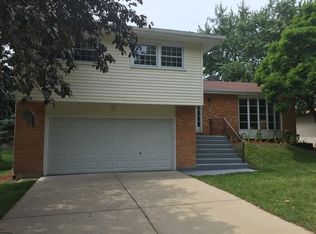 108 Chestnut Ln, Wheeling, IL 60090