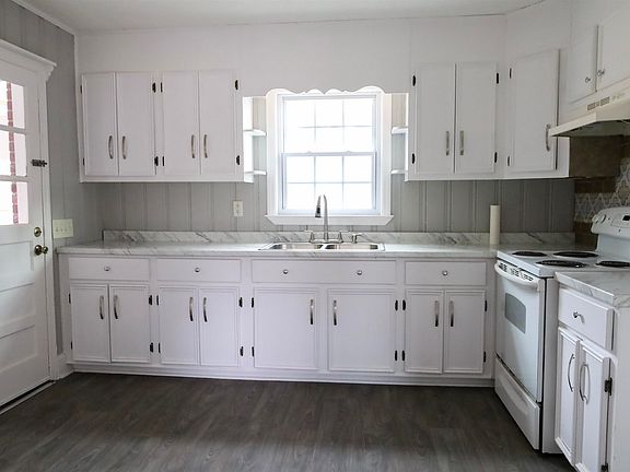 5th image of 113 S Maple Ave.