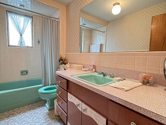 5th image of 239-241 Boylston St #2