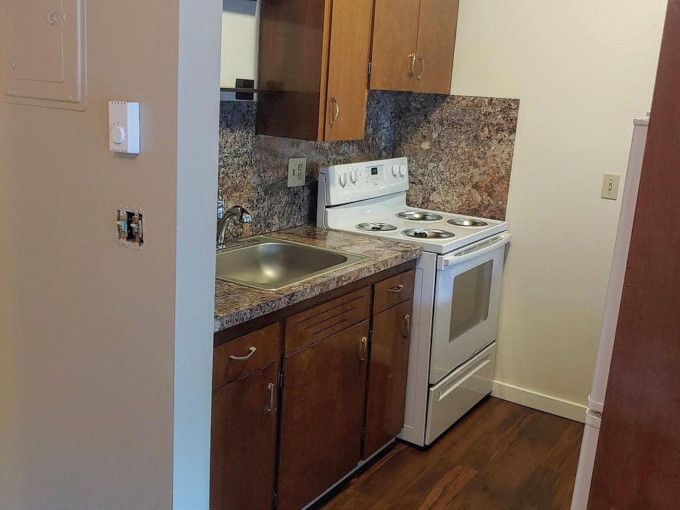 2nd image of 1000 Queen Anne Ave N APT 104