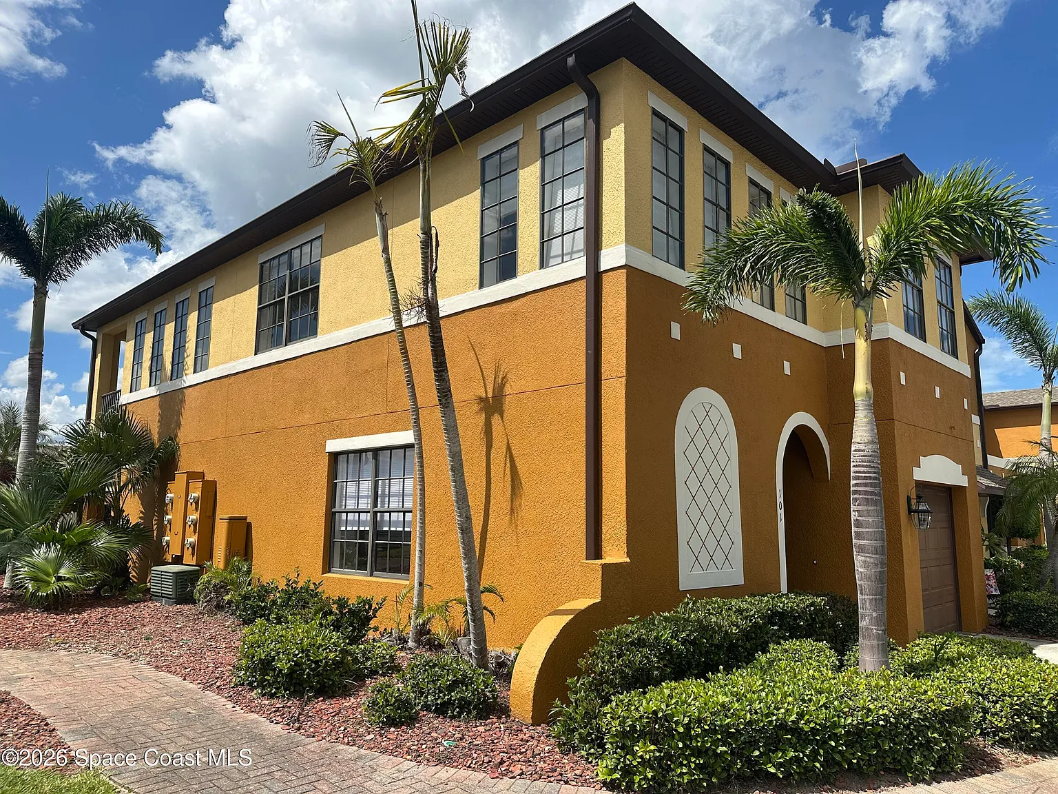 3 bed, 2.5 bath, 1982 sqft, $2,600 — Photo 3