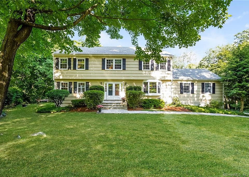 1st image of 17 Sweet Briar Ln