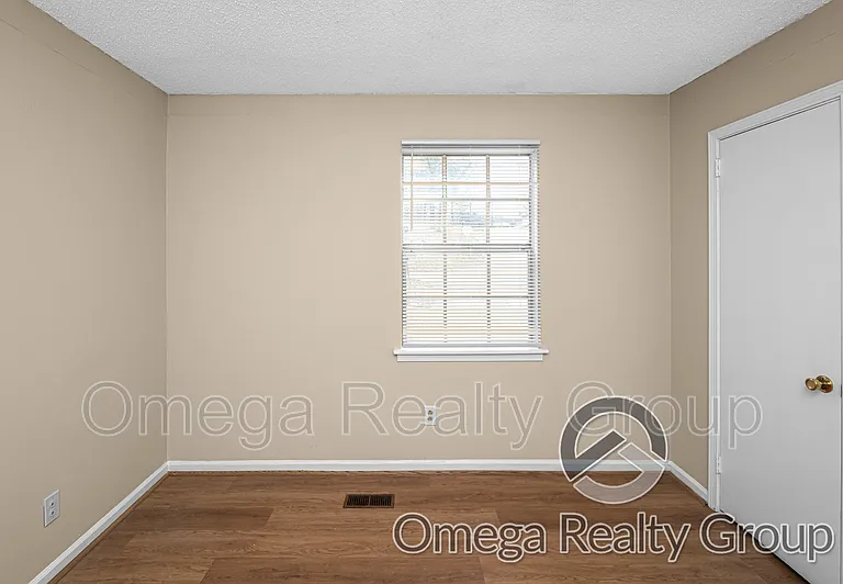 1830 Christian St — Photo 30