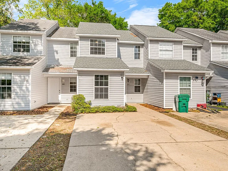 648 Virginia Oak Ct — Photo 1