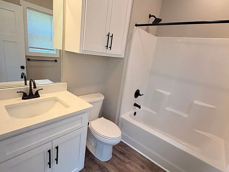 226 Loveless St — Photo 9