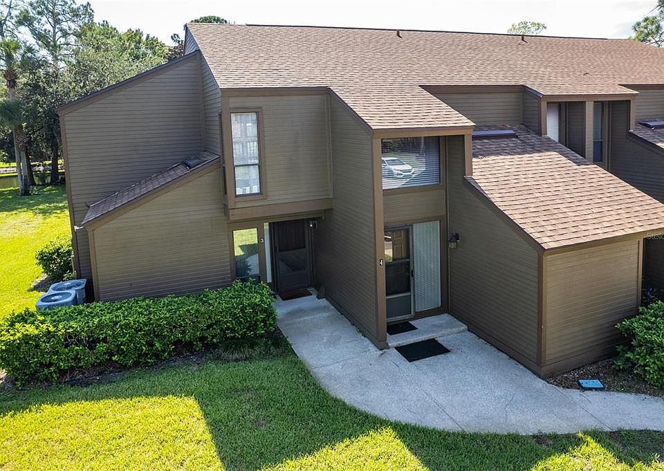1st image of 4 SALISBURY COURT #4