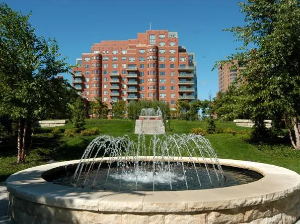 4950 Central St APT 205, Kansas City, MO 64112