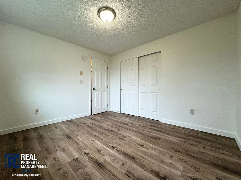 DB&D Realty LLC - 4016 — Photo 8