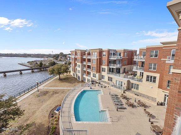 4th image of 403 Sky Sail Boulevard
