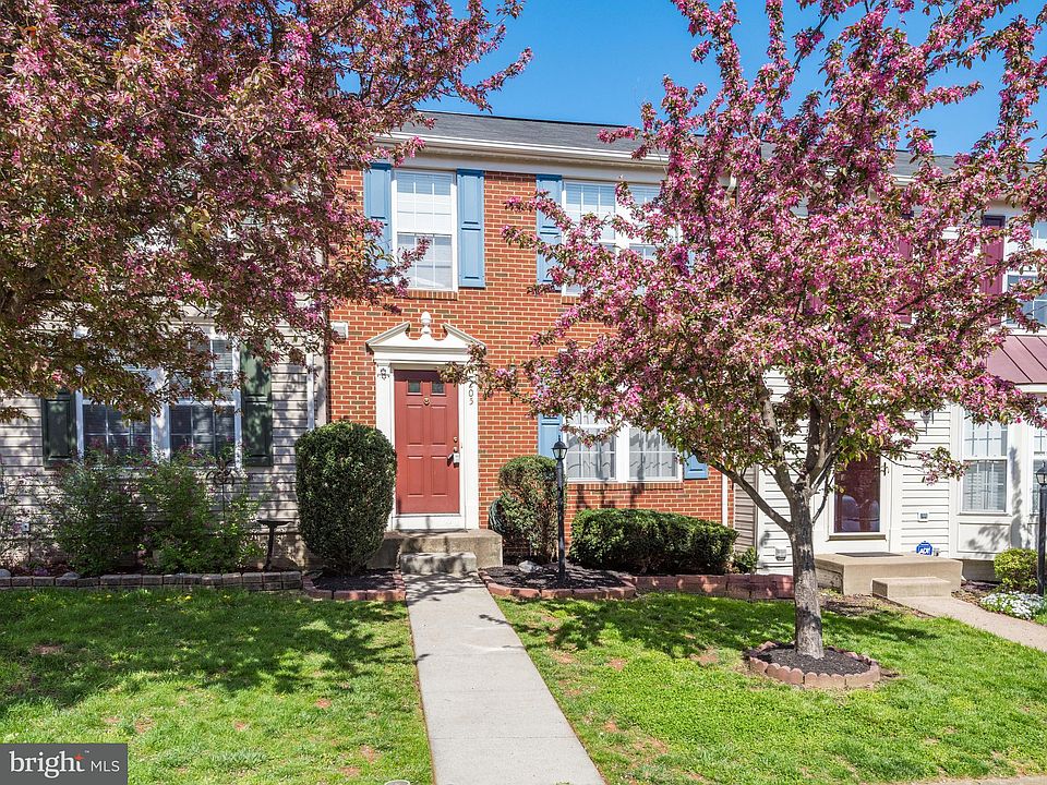 1st image of 205 Shirley Sq SE