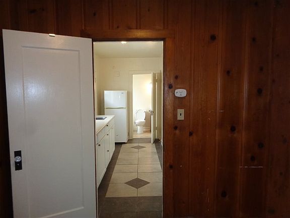 3rd image of 1112 D St APT 3