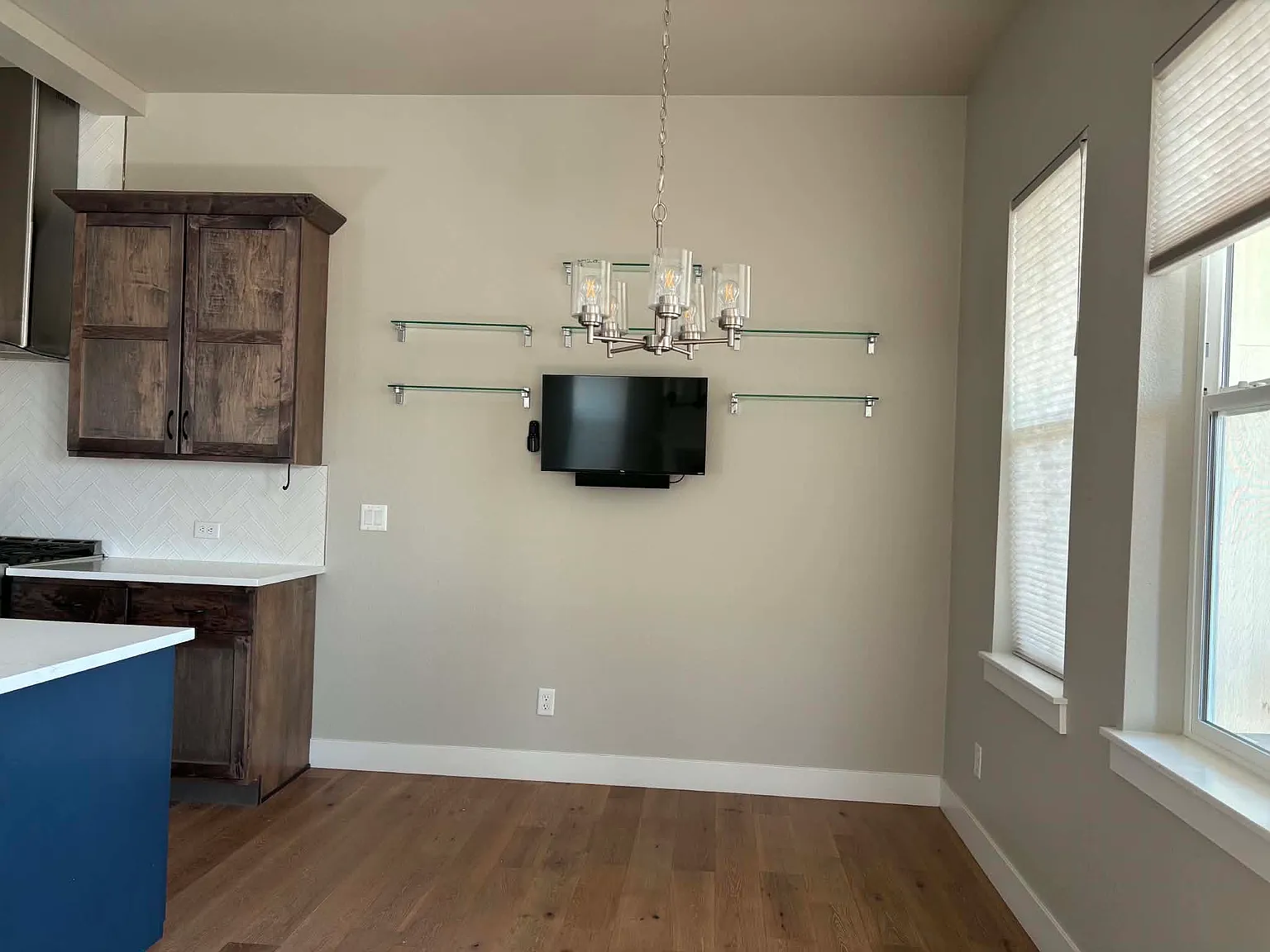 4 bed, 3.5 bath, 3500 sqft, $3,700 — Photo 3