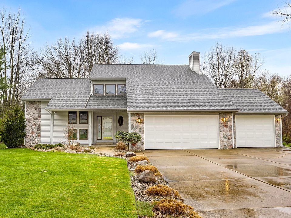 1st image of 109 Deer Path Ln